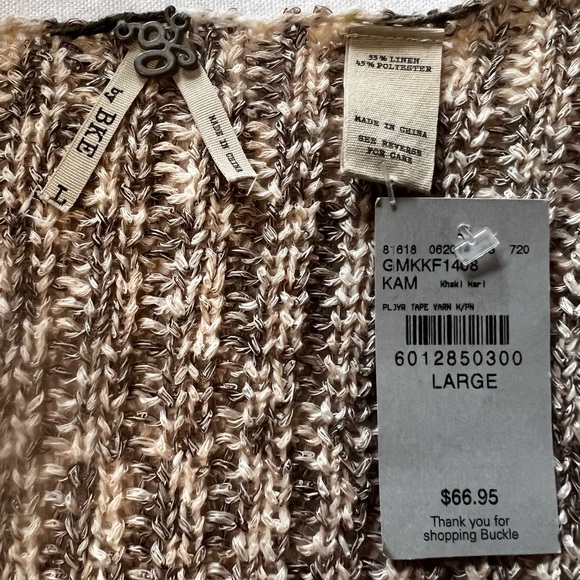 Cute sweater from buckle!! - Picture 7 of 9